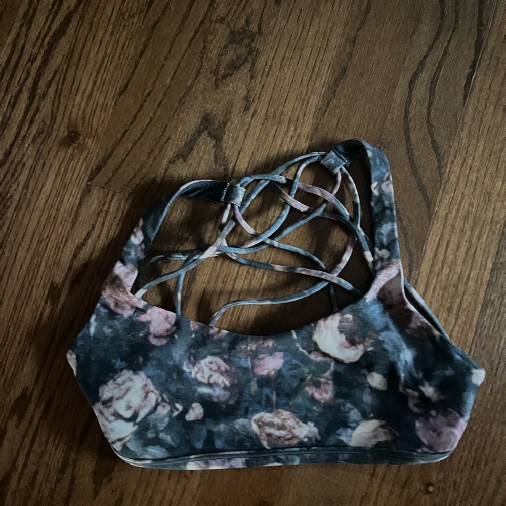 Lululemon Free to Be Bra